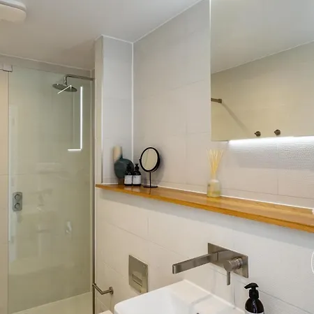 Primero - Villas * Hayle